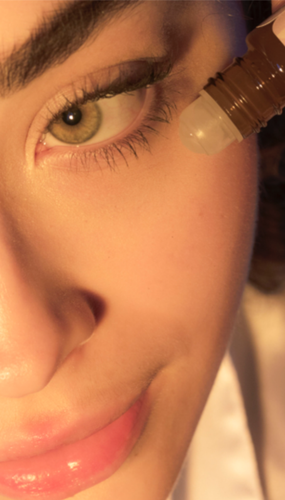 Contorno de ojos better aging antiojeras (Ozonized Glycerin, Ginkgo biloba Extract, Coffea arabica Seed Extract, Hydrolyzed Hyaluronic Acid, Glyceryl Caprylate, Anisic Acid (Parfum), Phytic Acid)